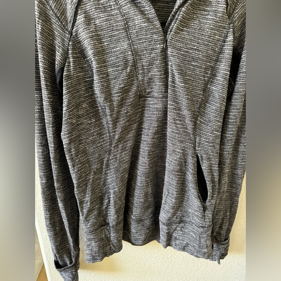 Lululemon Think Fast Pullover - size 8 - Picture 5 of 5